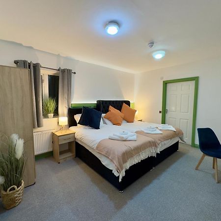Coastal Park Accommodation Лланеллі Екстер'єр фото