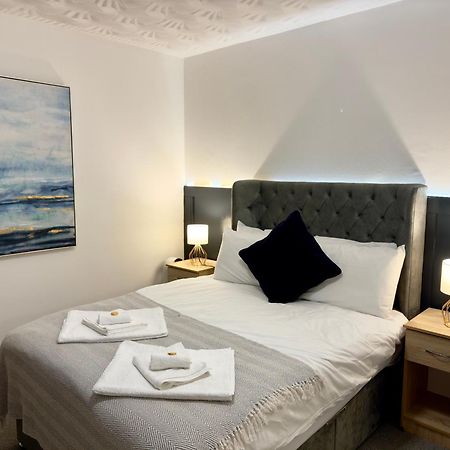 Coastal Park Accommodation Лланеллі Екстер'єр фото