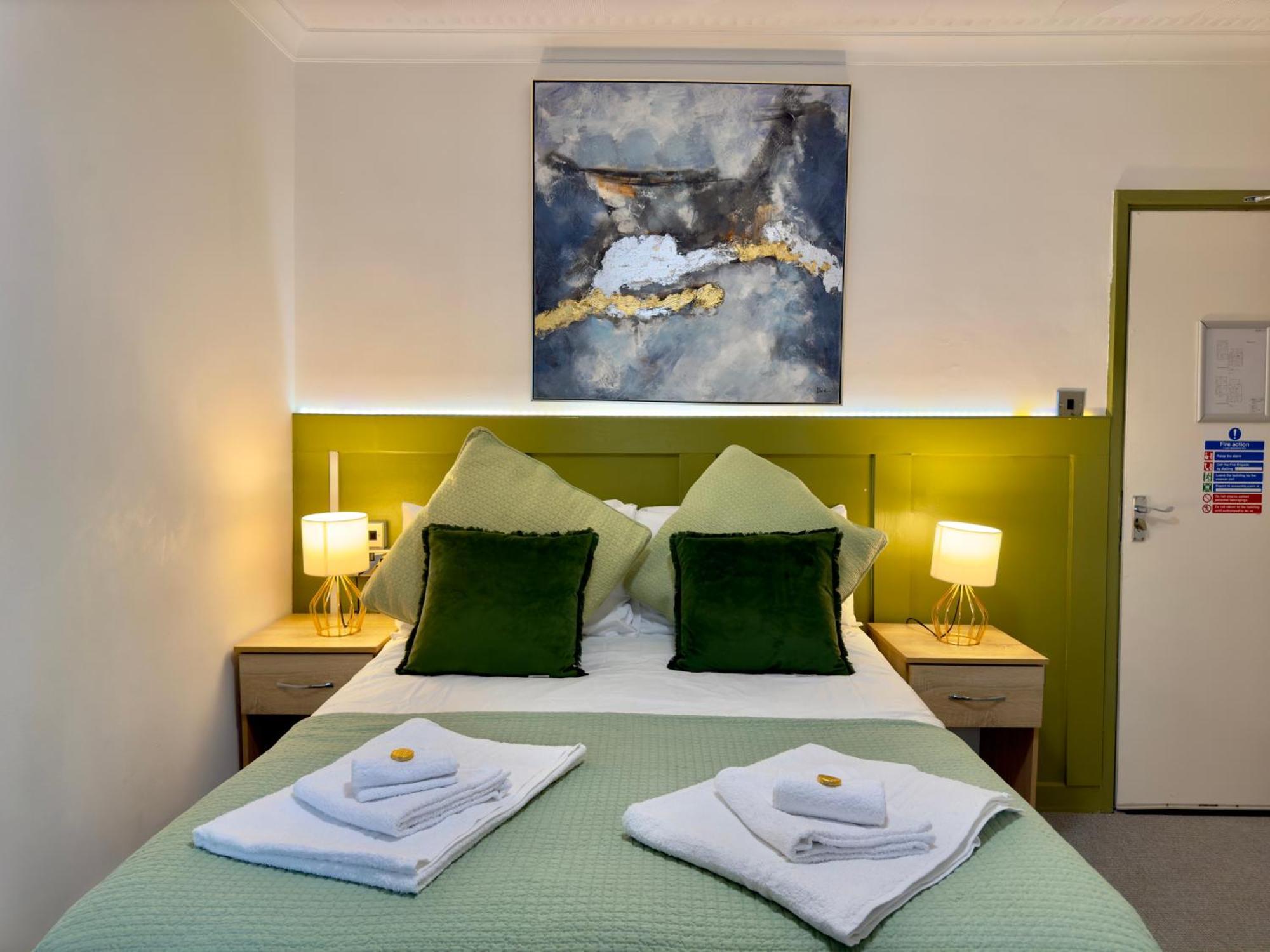 Coastal Park Accommodation Лланеллі Екстер'єр фото