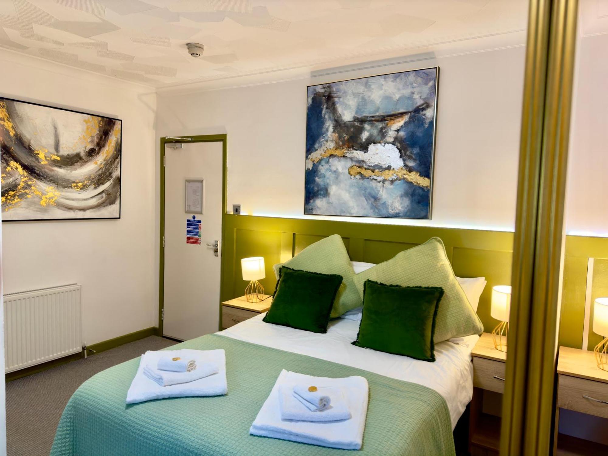 Coastal Park Accommodation Лланеллі Екстер'єр фото