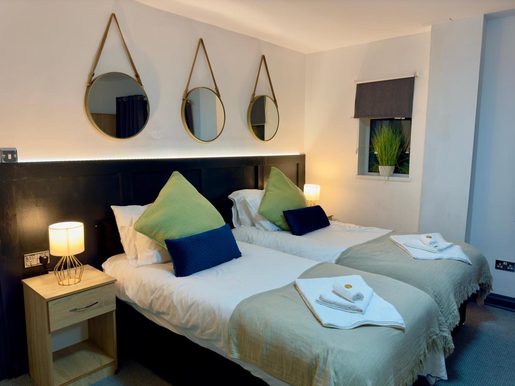 Coastal Park Accommodation Лланеллі Екстер'єр фото