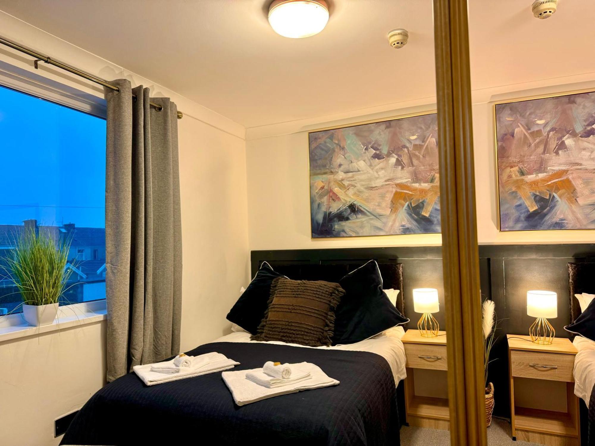 Coastal Park Accommodation Лланеллі Екстер'єр фото