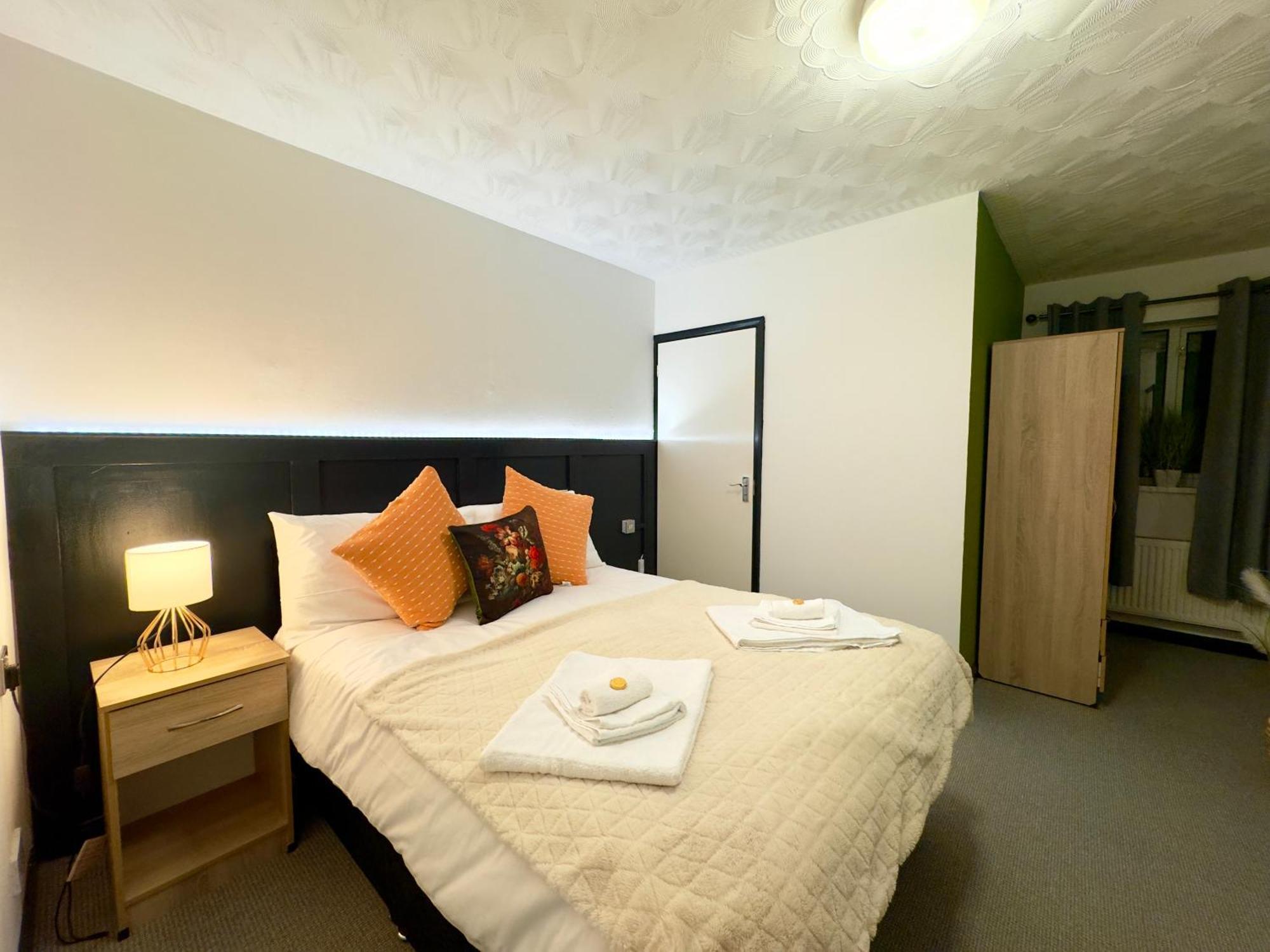 Coastal Park Accommodation Лланеллі Екстер'єр фото