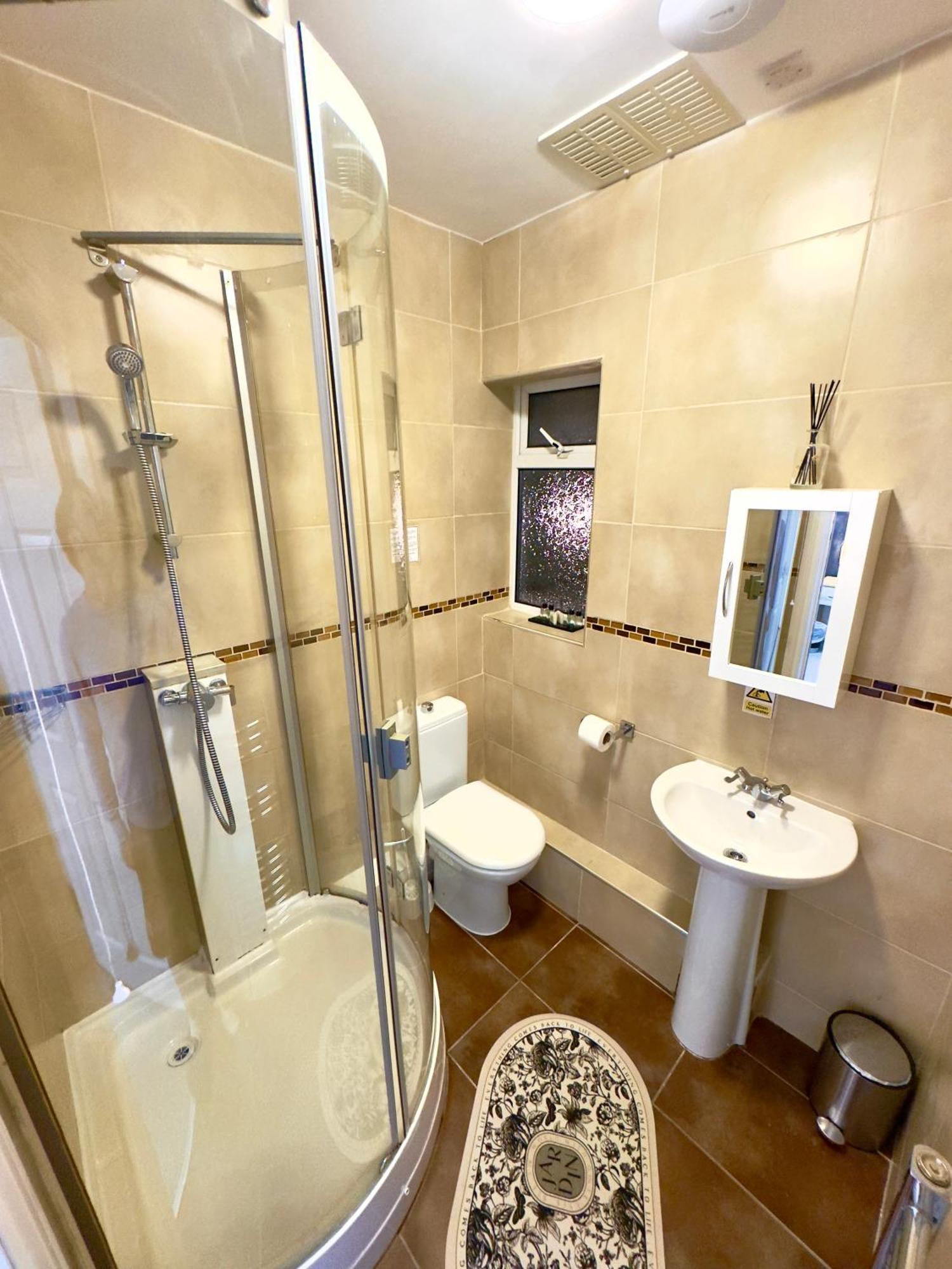 Coastal Park Accommodation Лланеллі Екстер'єр фото