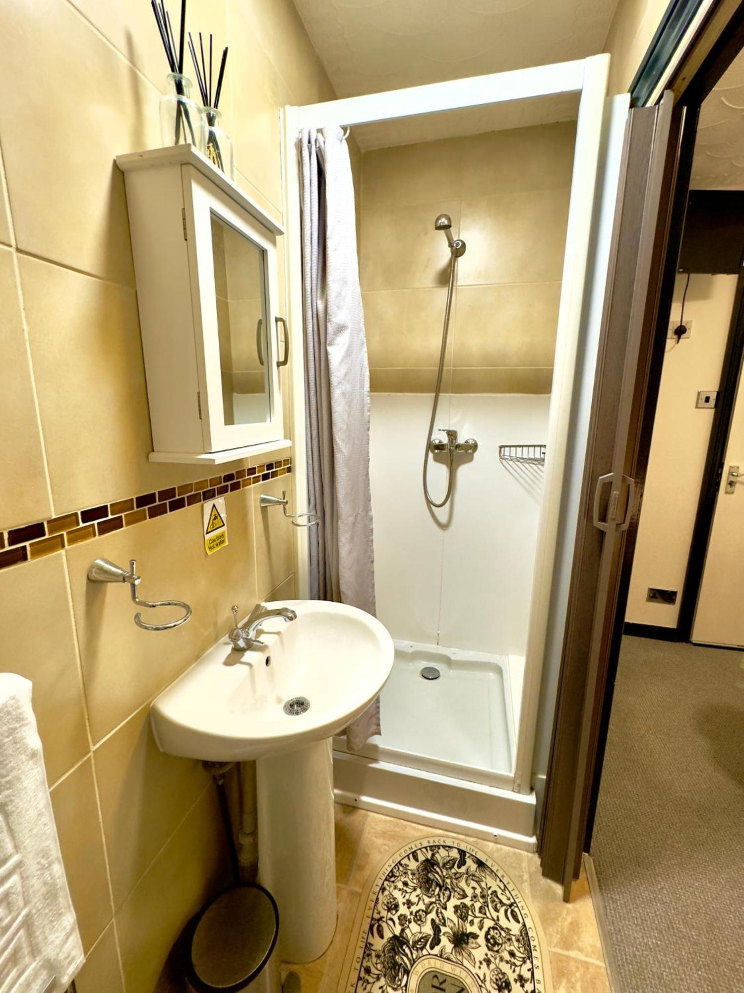 Coastal Park Accommodation Лланеллі Екстер'єр фото