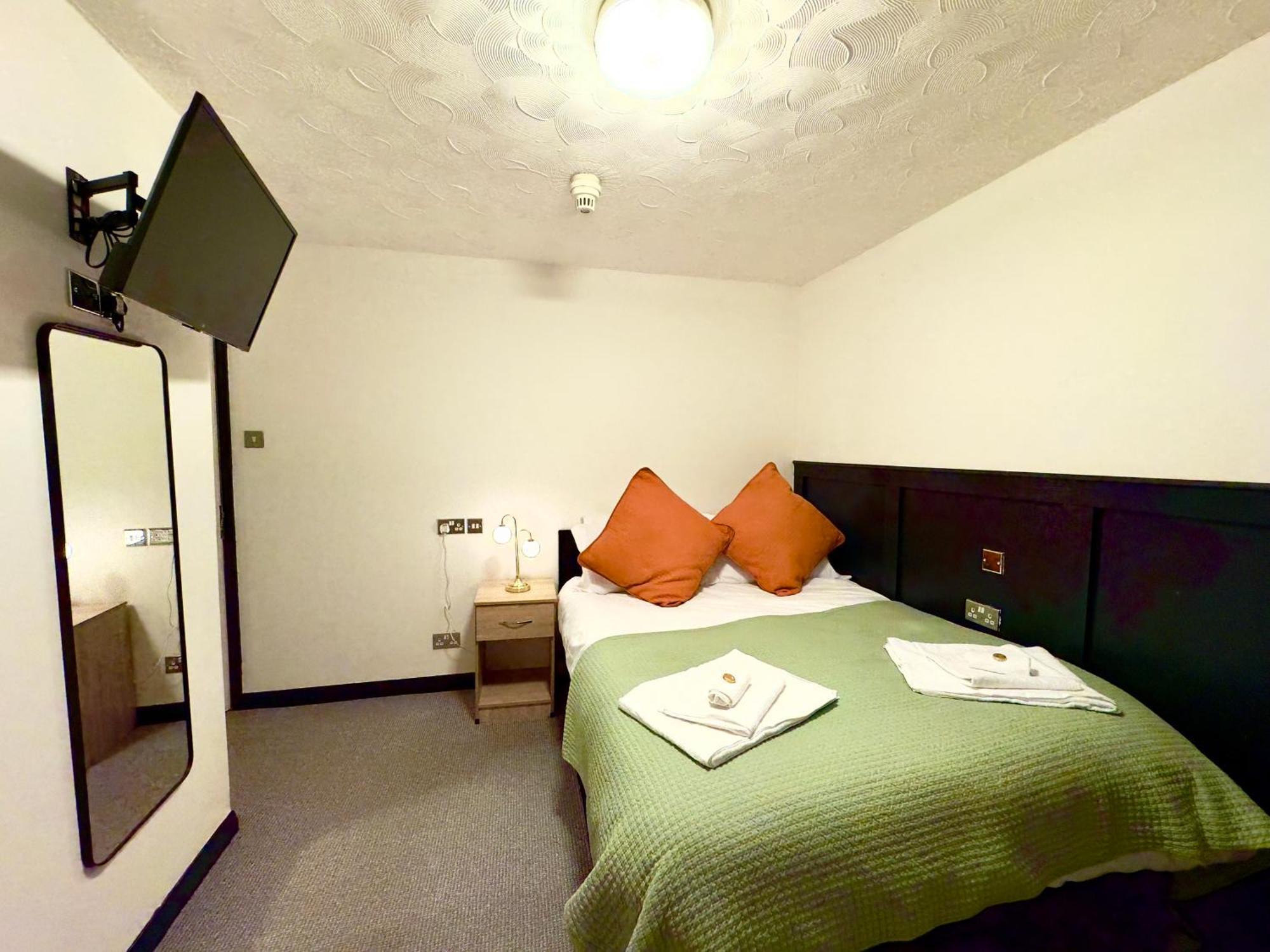 Coastal Park Accommodation Лланеллі Екстер'єр фото