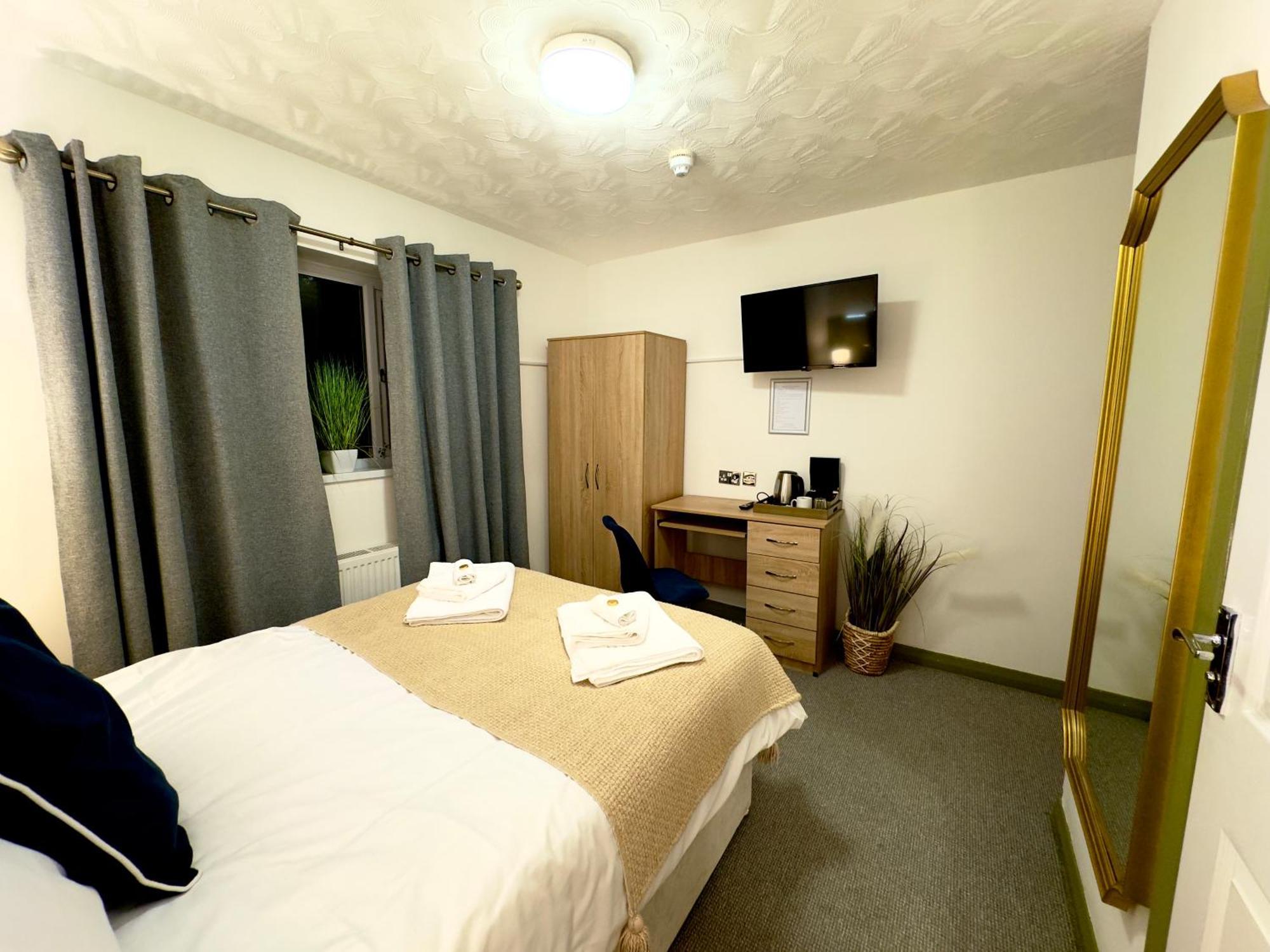 Coastal Park Accommodation Лланеллі Екстер'єр фото