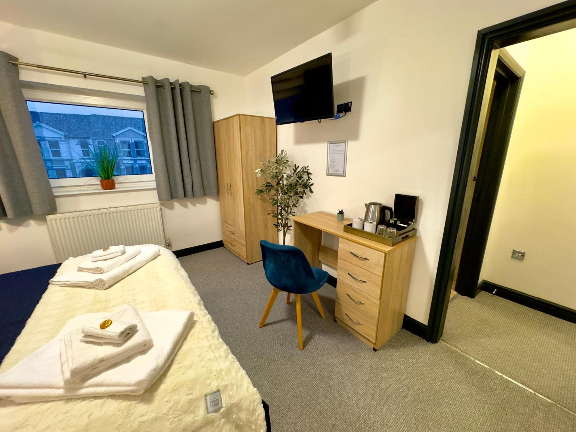Coastal Park Accommodation Лланеллі Екстер'єр фото