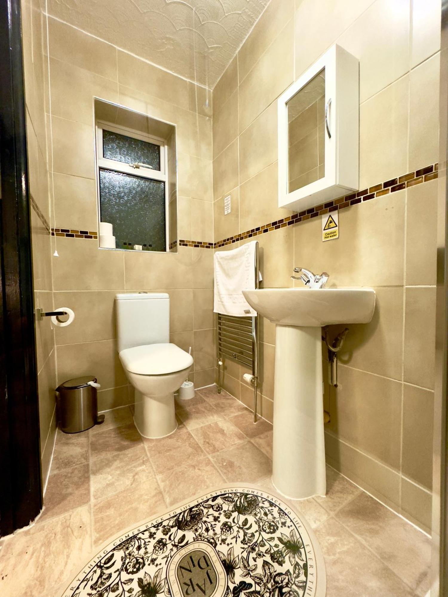 Coastal Park Accommodation Лланеллі Екстер'єр фото