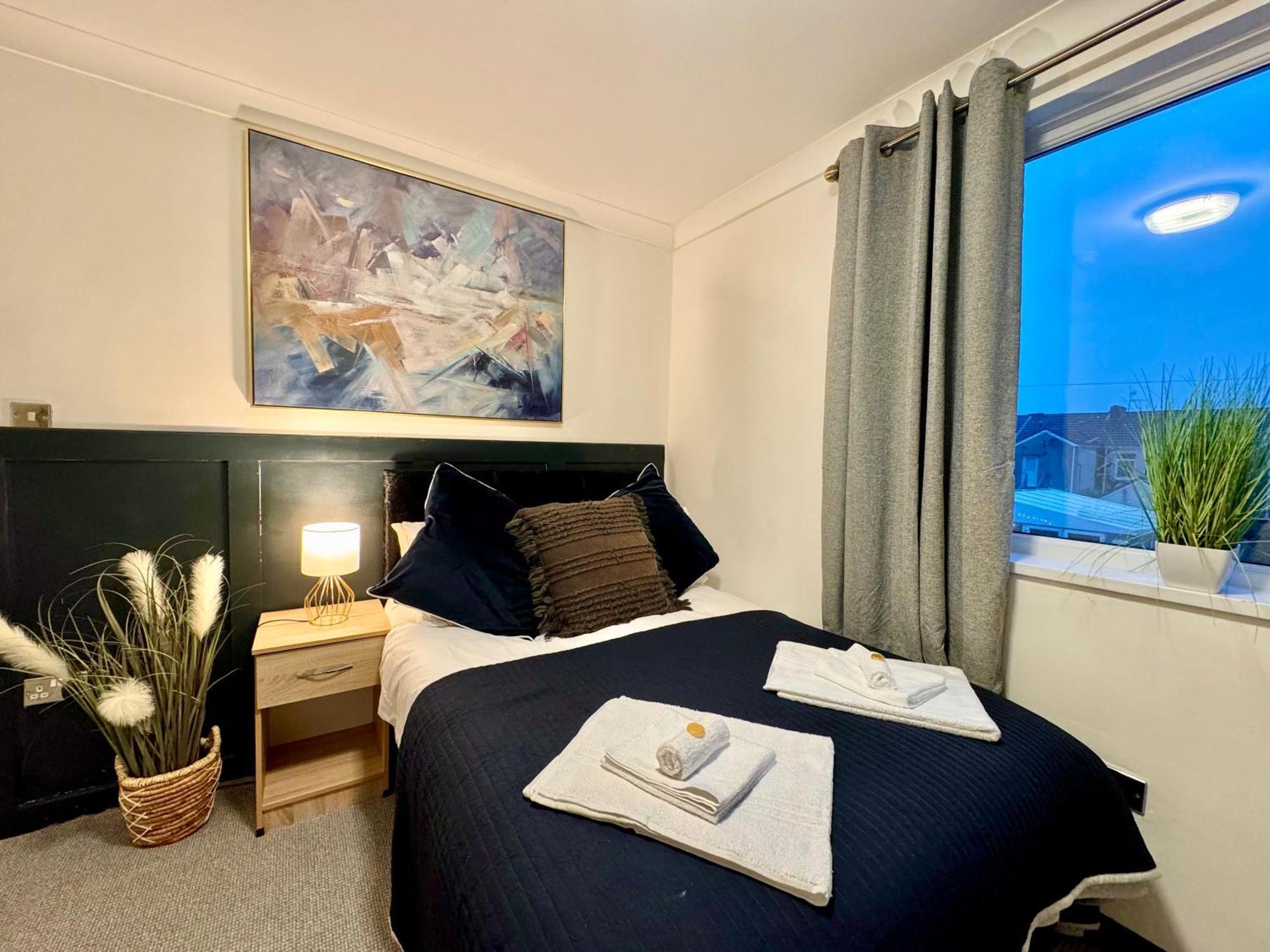 Coastal Park Accommodation Лланеллі Екстер'єр фото